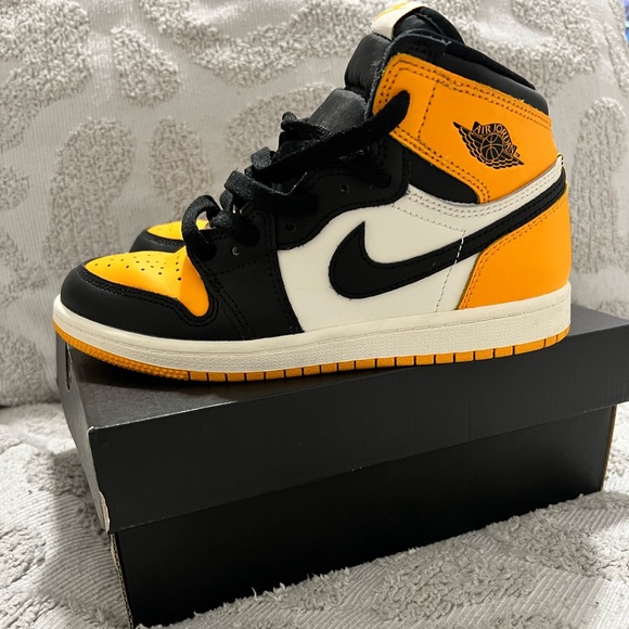 Jordan 1 Retro High OG (PS) Taxi/Black-Sail Size 3Y - Picture 2 of 11